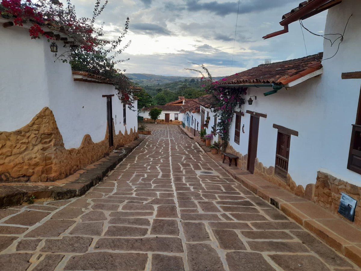 AlfonsoPintoFra's tweet photo. #SanVicentedeChucurí y #Barichara son parte de las #87Razones para conocer y querer a #Santander. La Organización Mundial del Turismo, los incluyó en el listado anual de 'Mejores Pueblos Turísticos' y como parte del programa 'Best Tourism Villages'
https://t.co/AP3MtYzXW9 https://t.co/csGtJdS1vv