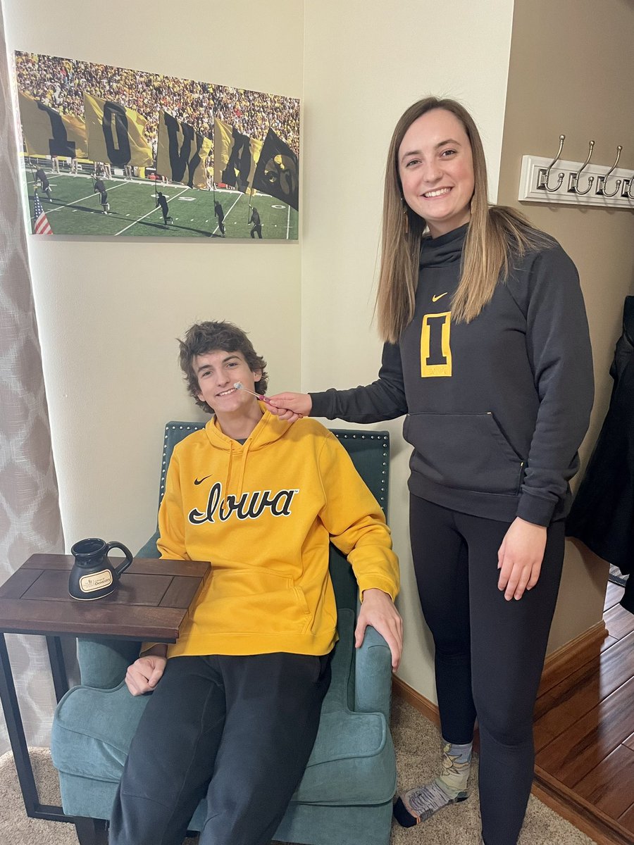 ajadeshow's tweet photo. I’m excited to announce that I’ve been accepted into the University of Iowa College of Dentistry! I am so thankful for those who have supported me along this journey (my earliest patient being my brother 😉), and I feel honored to represent the black and gold. Go Hawks! 💛🦷🖤 https://t.co/8BB329L6tu
