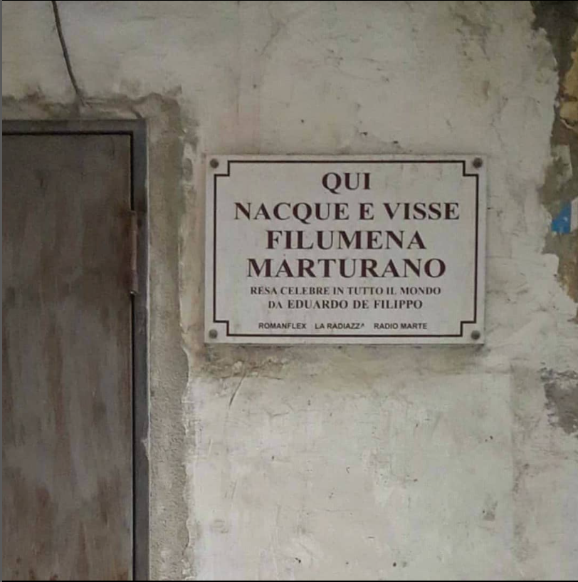 Il mio primo giorno a #Napoli girovagando per i #QuartieriSpagnoli sono capitata qui.. in #VicoSanLiborio a casa di #FilumenaMarturano <3