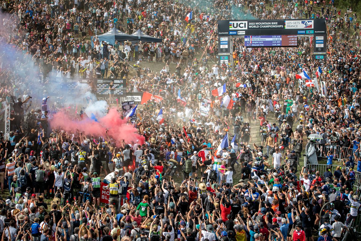 UCI_MTB's tweet photo. An image that will forever remain in our heads. 🫶 

Thank you, 2️⃣0️⃣2️⃣2️⃣!

#MTB https://t.co/Wu5K8gmHQl