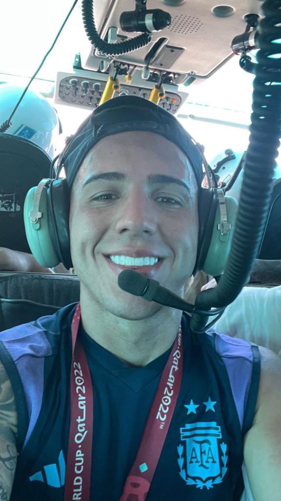 AtaqueFutbolero's tweet photo. Capitán Sexo Fernández al habla. 🚁 https://t.co/IxEVWkWwbl