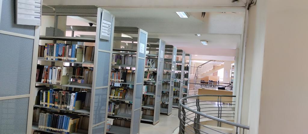 ekadeli_aiita's tweet photo. Its a nice view from inside Martin Oduor Library 😁
#kcau https://t.co/cAFMnUZ2HA