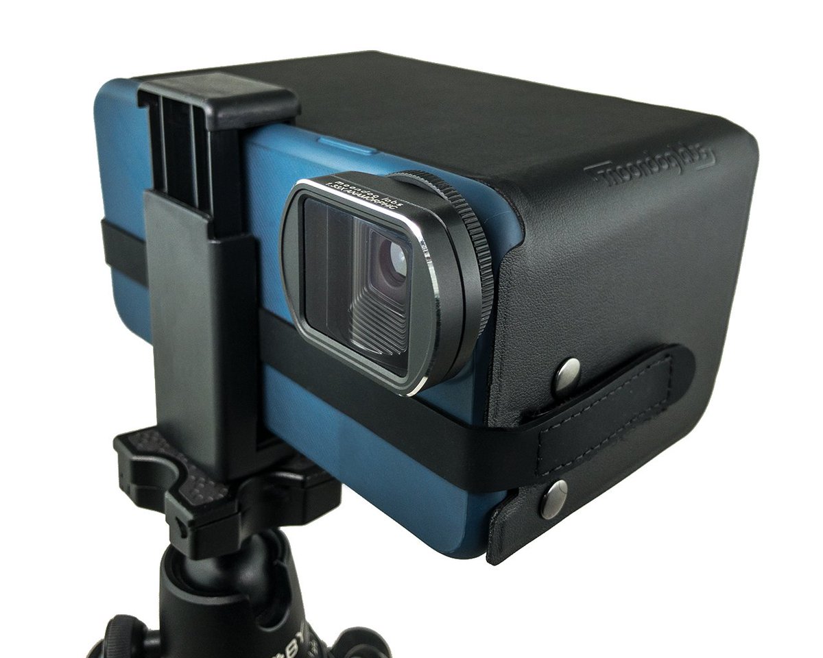 TODAY is your last day to place an order at moondoglabs.com and ensure it arrives in time for #Christmas 🎄 #mobilefilmmaking gear like the 𝙎𝙢𝙖𝙧𝙩𝙥𝙝𝙤𝙣𝙚 𝙃𝙤𝙤𝙙  make great stocking stuffers for #mobilefilmmakers in your life! ORDER NOW ➡️ bit.ly/mdlgear