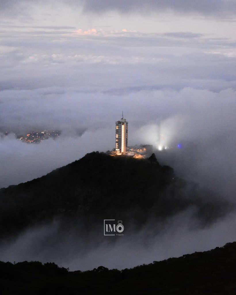 GianlucaCoccon1's tweet photo. Espectacular 
Hotel HUMBOLDT 
cerro el Avila…Caracas
🇻🇪🇻🇪🇻🇪🇻🇪🇻🇪🇻🇪🇻🇪🇻🇪🇻🇪
📸 @isaimoralesm https://t.co/QFMvYC12wp