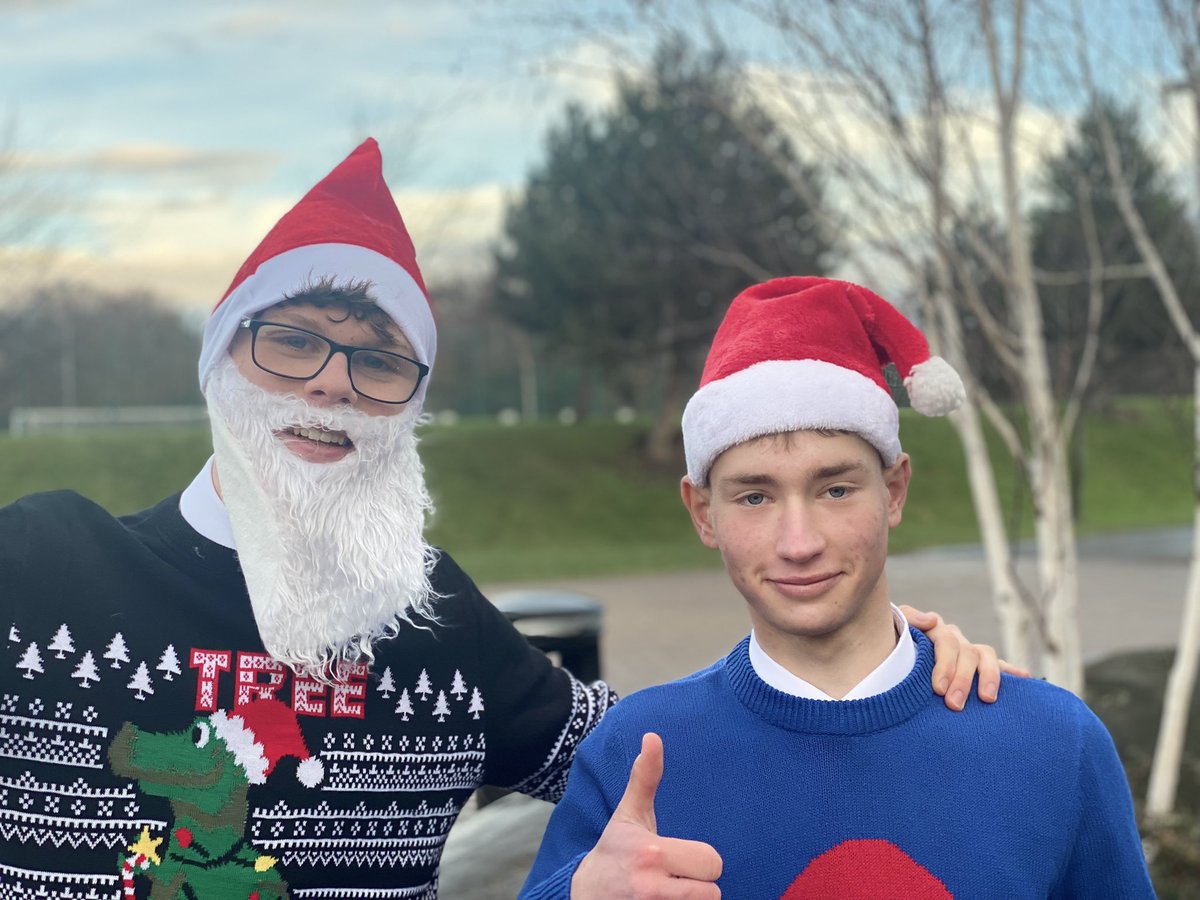 BroHistory1's tweet photo. Great Santa Walk - well done S6. #santawalk #broughtonsantawalk @BroHighOfficial https://t.co/zEskt6BeIv