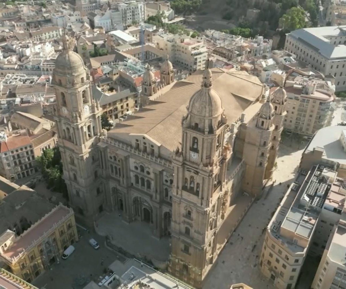 joseleivaaldea's tweet photo. Ayer, televisión pública andaluza hizo un enorme guiño a la salvaguardia y difusión patrimonial realizando una recreación 3D de cómo sería la catedral de Málaga si se concluyera.

Gracias @DesmontandoAnd 
#DesmontandoCatedrales 

Aquí lo tenéis.
¿Qué os parece?

Yo digo SÍ. https://t.co/rBqdOEtLWA