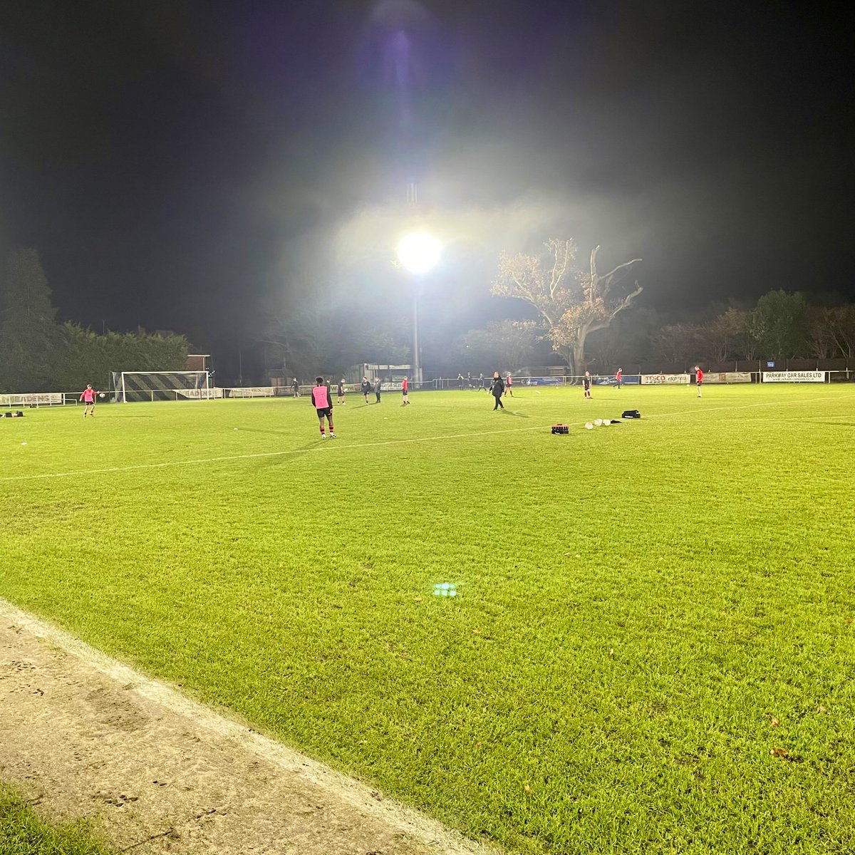 Romseytownfc1's tweet photo. 📍 Brockenhurst. 

We’ve arrived for our Southampton Senior Cup match against @Brock_FC. 

Here’s how we line up. https://t.co/e6foPCSBJl