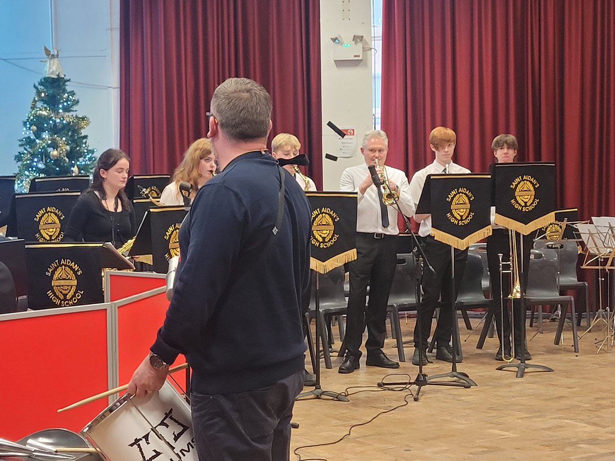 Staidansmus's tweet photo. A huge congratulations to all our fantastic pupils who entertained everyone so well at our Christmas concerts!So much commitment, dedication, talent & Christmas cheer on display!A very merry Christmas from the Music Dept!๐๐ถ๐๐ถ๐
#inthechristmasmood
@Staidansmus
@StAidansHigh https://t.co/yg0BMNn8UD
