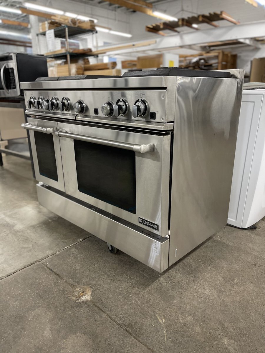 BuildingValue's tweet image. 48" Pro-Style Gas Range (PRG4810NP) with 6 sealed burners, 5.3 cu. ft. capacity convection oven and 2.2 cu. ft. capacity secondary oven, cast-iron grates. Oversized knobs, diamond-etched towel bar handles, and stainless-steel design provide a bold look and restaurant appearance.