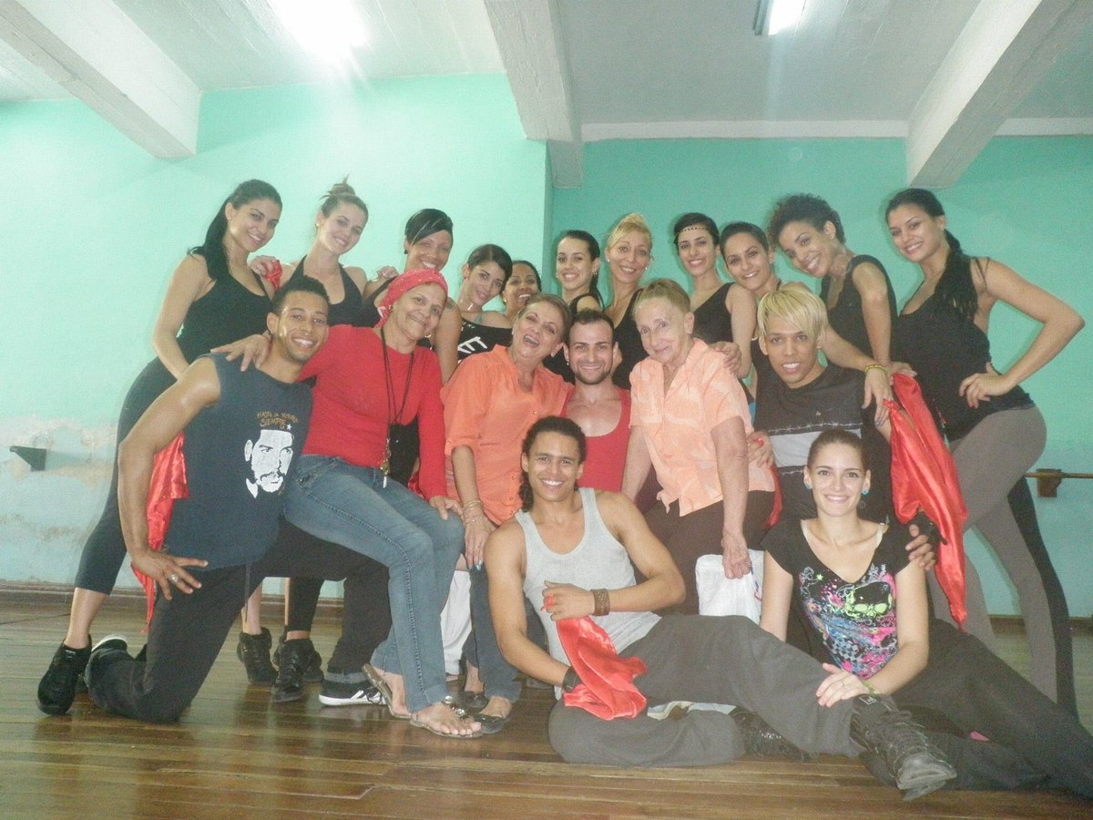 CarmencitaDanza's tweet photo. Ballet de la Televisión Cubana, aquí con. Nuestra Directora Cristy Dominguez, Marta Garcia Regisseur y Carmencita Castiñeiras junto a Bailarines del Ballet TVC 2014 #carmencitacastiñeiras #balletdelatelevisioncubana #CubaEsCultura #bailarinescubanosporelmundo #py23 #sededelballet https://t.co/2uWGRR9fGl