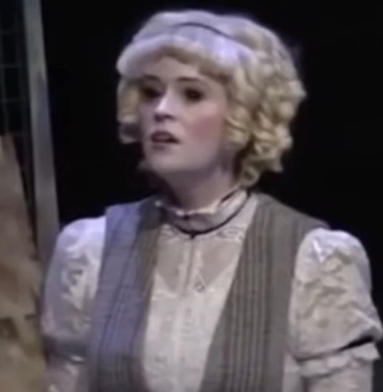 CycloneDelivery's tweet image. to : @JaneisaMako 
from : 
   - “youere gay”