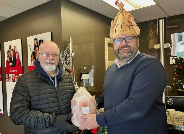 PierreDemers's tweet photo. The Turkey's are in! 🦃 Team Peroff donated 6 Turkeys to the Georgina Cares Fund live TV auction. Thank you again to all who contributed to such a great cause, and to Bruce, thank you and enjoy your Turkey! 🦃 🤝

#TeamPeroff #GeorginaCares #HomeIsGeorgina #GobbleGobble 🦃 https://t.co/Gjtg56VHo7