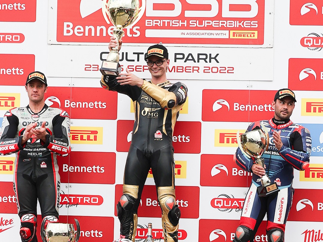 YamahaRacingUK's tweet photo. 🎄 #FestiveFlashback 9 🎄
📅 Round 9: Oulton Park
The Showdown began at Oulton Park and saw mixed fortunes for the #bLUcRU.
@BradRayRacing extended his series lead, while Max Cook secured the Junior Superstock Championship crown!
#YamahaRacing #WeR1 https://t.co/J2EElrhnIQ