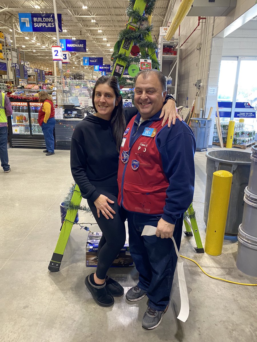 Lowespro2428's tweet photo. Incredible job @billydeluccia60 Building #Custom #Pella windows and completing the sale!!! Over $33,000 VSP Sale #welovepros #Lowes @AndrewsP26 @JaneenV_HRBP https://t.co/ueiv53ZMKc