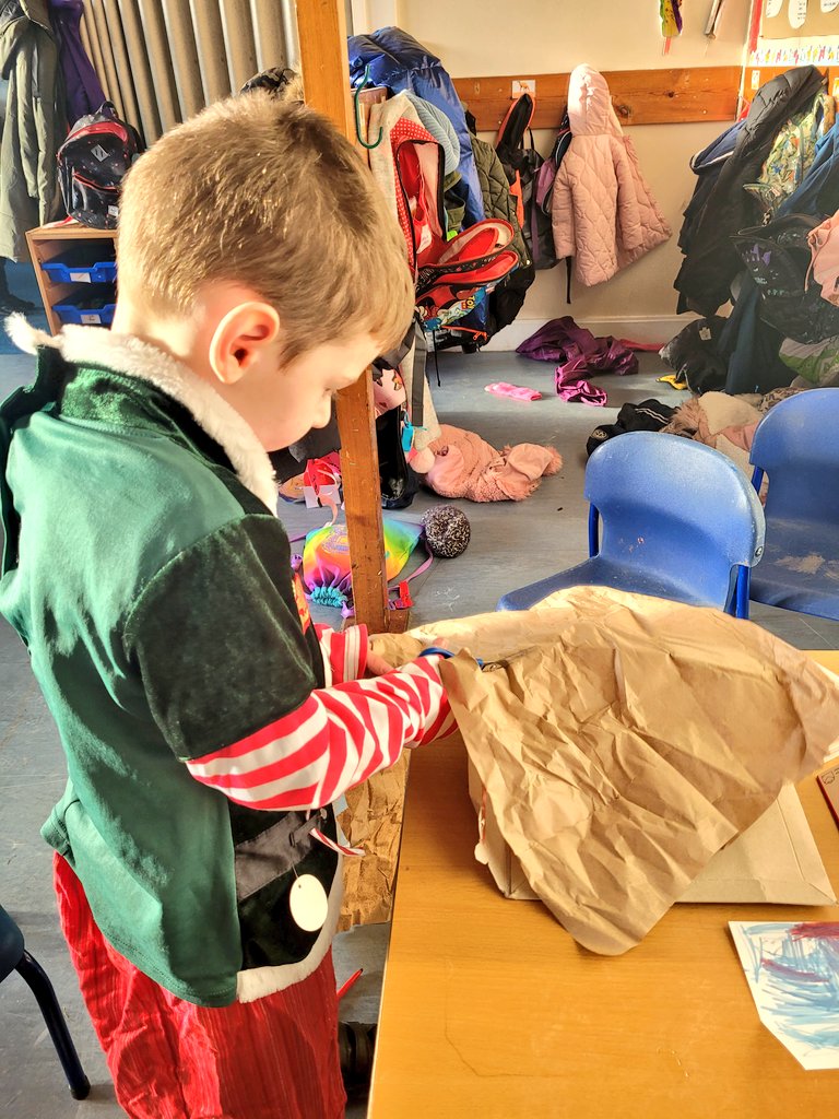 MorayPrimary1's tweet photo. Santa and his elves are making a list and checking it twice! They are very wrapping presents and writing cards. Let's hope these presents are all ready for Christmas Eve! #NotLongNow #HowManySleeps #ChristmasExcitement #FineMotorskills #RolePlay #ChristmasInP1 https://t.co/ai718wQhi0