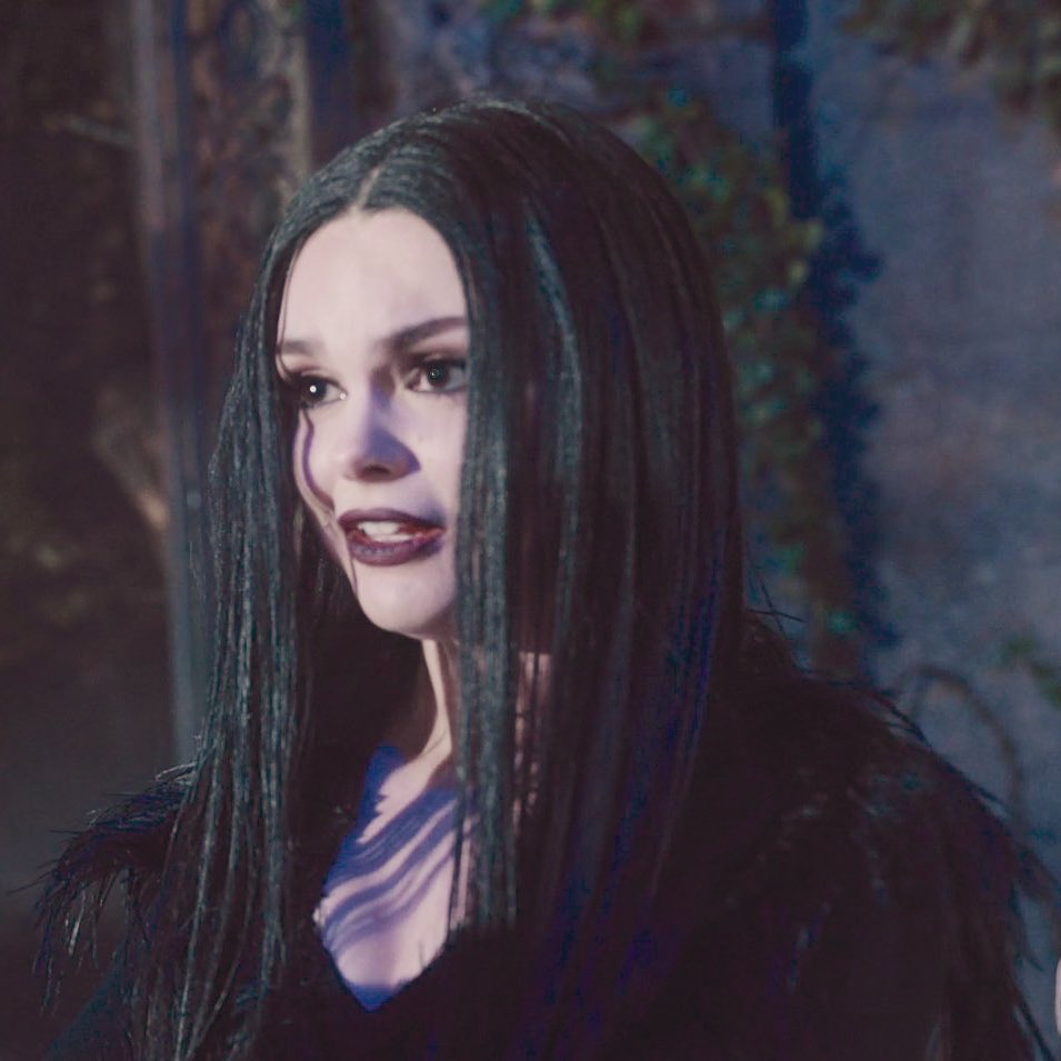 ⠀⠀

⠀⠀Esta feliz, su tumba está toda limpia y bonita.

      Lista para recibir la negra navidad.

⠀⠀