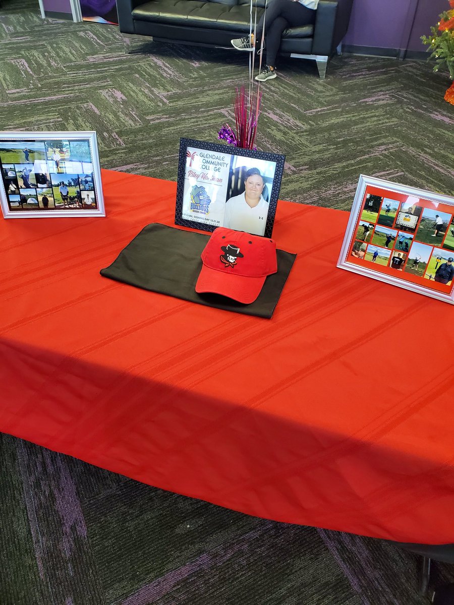 Signing day for @PReynoldsqc and Riley Wortman. 🏈⛳️ 

#qcusd #QCleads <a href="/QCUSD_Athletics/">QCUSD Athletics</a>