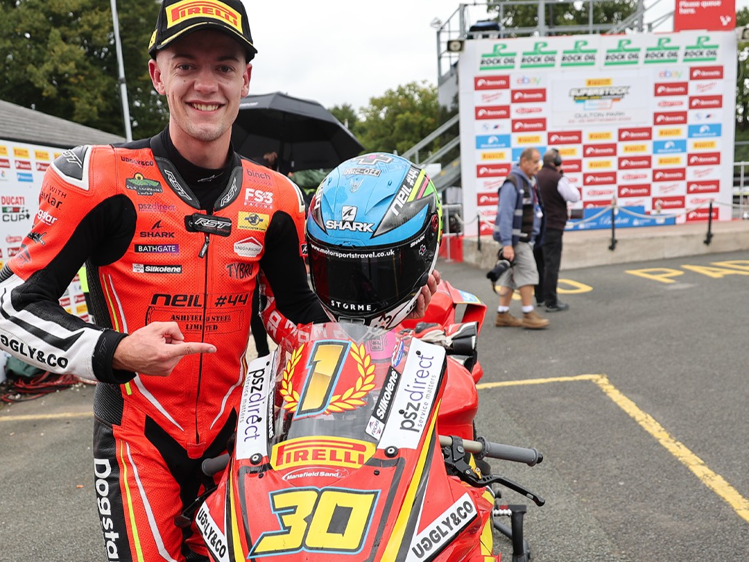 YamahaRacingUK's tweet photo. 🎄 #FestiveFlashback 9 🎄
📅 Round 9: Oulton Park
The Showdown began at Oulton Park and saw mixed fortunes for the #bLUcRU.
@BradRayRacing extended his series lead, while Max Cook secured the Junior Superstock Championship crown!
#YamahaRacing #WeR1 https://t.co/J2EElrhnIQ