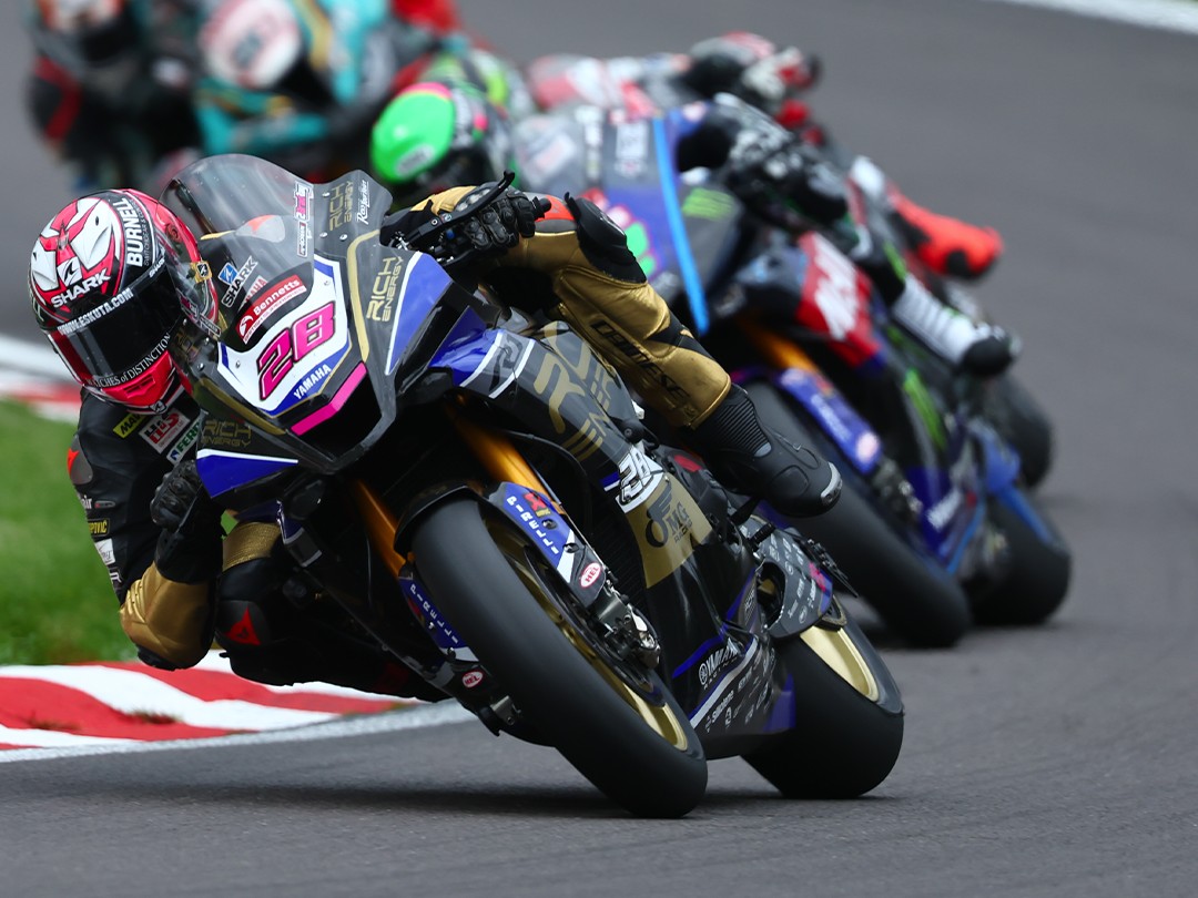 YamahaRacingUK's tweet photo. 🎄 #FestiveFlashback 9 🎄
📅 Round 9: Oulton Park
The Showdown began at Oulton Park and saw mixed fortunes for the #bLUcRU.
@BradRayRacing extended his series lead, while Max Cook secured the Junior Superstock Championship crown!
#YamahaRacing #WeR1 https://t.co/J2EElrhnIQ