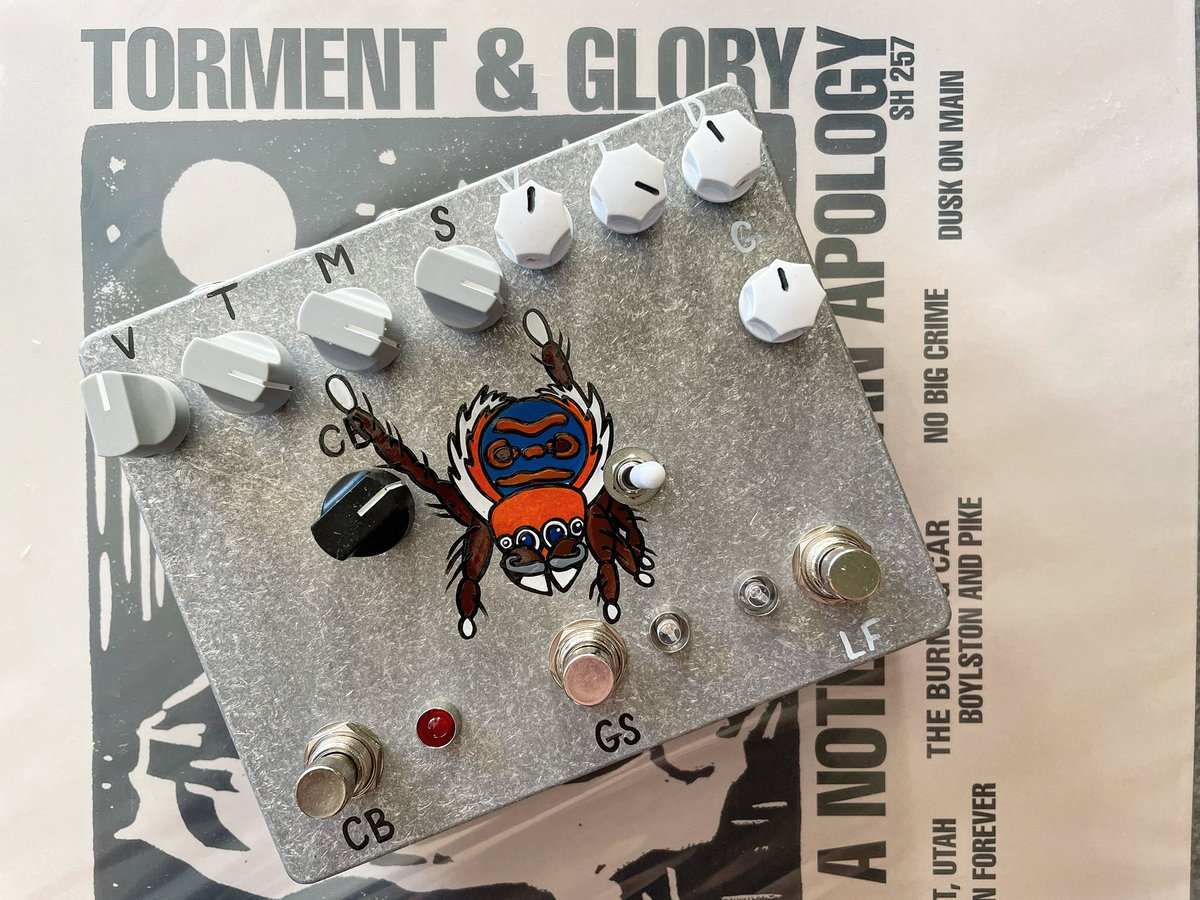 fuzzrocious's tweet image. Li’l Fella -&amp;gt;Grey Stache on @bbcbubblegutz Torment &amp;amp; Glory
#fuzzrocious #fuzzrociouspedals #stompboxes #effectspedals #effectpedals #fuzzpedal #fuzzpedals #basspedal #basspedals #tormentandglory #briancook #overdrivepedal #distortionpedal