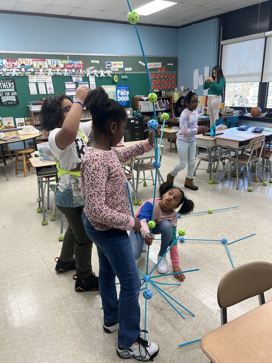 MrsAhmadandCo's tweet photo. The task is to build the tallest structure without talking to your group members.@HTSD_Greenwood #characterlesson #managingstress #teamwork https://t.co/01yVcLqqC5