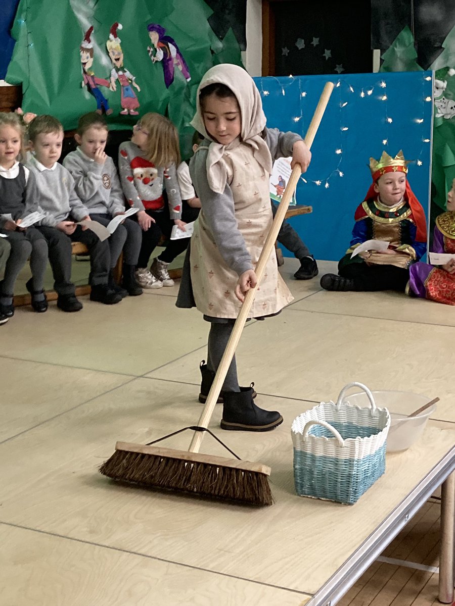 StNiniansRCPS's tweet photo. Some great acting and reading in Primary 2 today as they taught us all about La Bafana! https://t.co/zONFdfOkgP