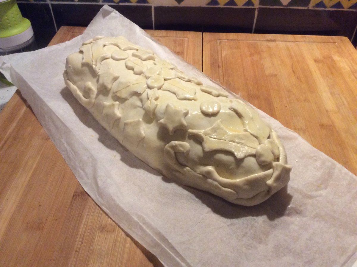 Charleston_Rat's tweet photo. Time for more Christmas-themed #ChefRat ! This year, I'm making a mushroom and chestnut wellington for our main course. Only my second-ever attempt at such a recipe, the first time being a practice for next week βΊοΈ It's now in the freezer, so I'll share photos once cooked https://t.co/fkOZDHbwwS