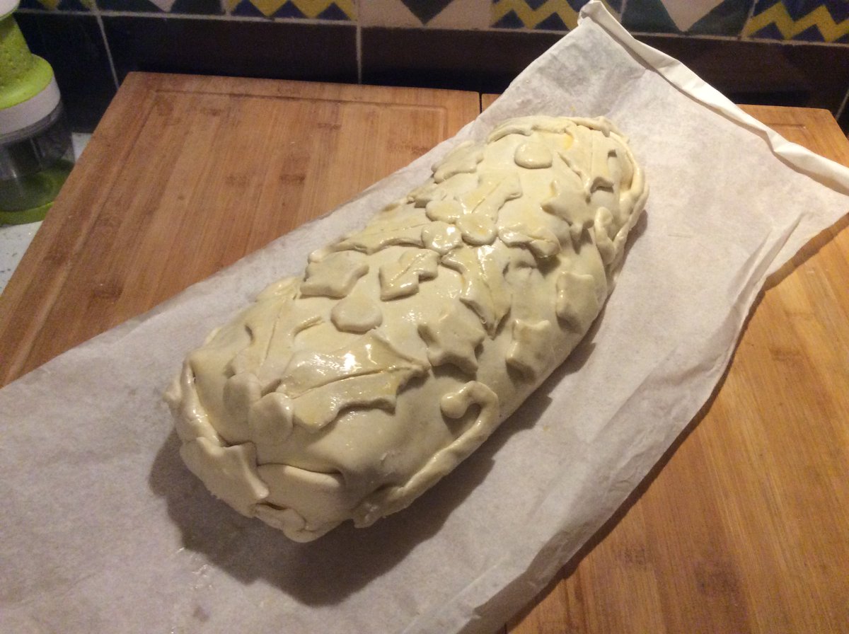 Charleston_Rat's tweet photo. Time for more Christmas-themed #ChefRat ! This year, I'm making a mushroom and chestnut wellington for our main course. Only my second-ever attempt at such a recipe, the first time being a practice for next week βΊοΈ It's now in the freezer, so I'll share photos once cooked https://t.co/fkOZDHbwwS