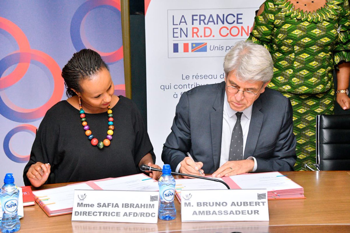 safiaotokore's tweet photo. Ma gratitude Monsieur le ministre @nskazadi pour vos mots  de remerciements et pour votre attitude bienveillante envers l’agence  @AFD_France 🇨🇩  Mes équipes et moi-même sommes à vos côtés pour contribuer au progrès économique, social et environnemental telle est notre mission! https://t.co/XKULnAoCIa