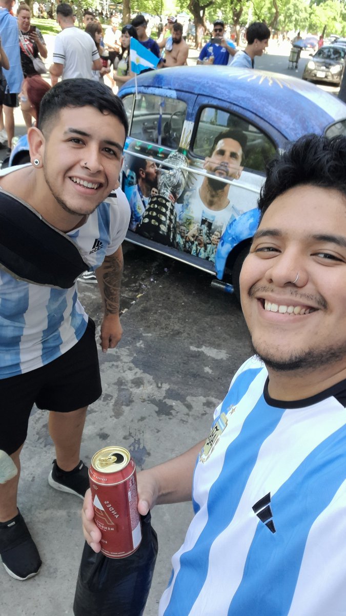 CNiqolas's tweet photo. CAMPEONES DEL MUNDO https://t.co/DOp7LAAq7B