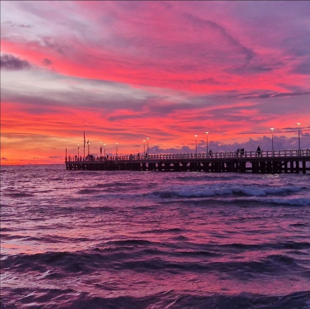 alexjajapoli's tweet photo. Quando i colori di un tramonto bucano l'anima 💘 #sunset #sunsetlover #wintersea #pinksky #pinkclouds #pier #sea #beach #thecolorsofnature #december2022 #lifeonthesea
📷 20/12/22 #ilpontiledelforte https://t.co/SJsbUZCcyj
