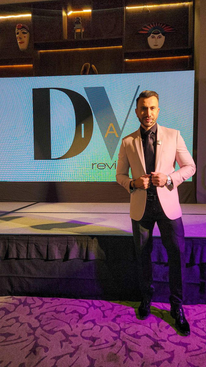 hugoleigue's tweet photo. Anoche estuve como maestro de ceremonia y dirigiendo un pequeño foro de mujeres en el evento de Mujeres Influyentes 2022 de Revista Diva. 🌹🤩🇧🇴 My work.  Marketing y dirección de eventos.  RRPP https://t.co/5i8IxTll6K