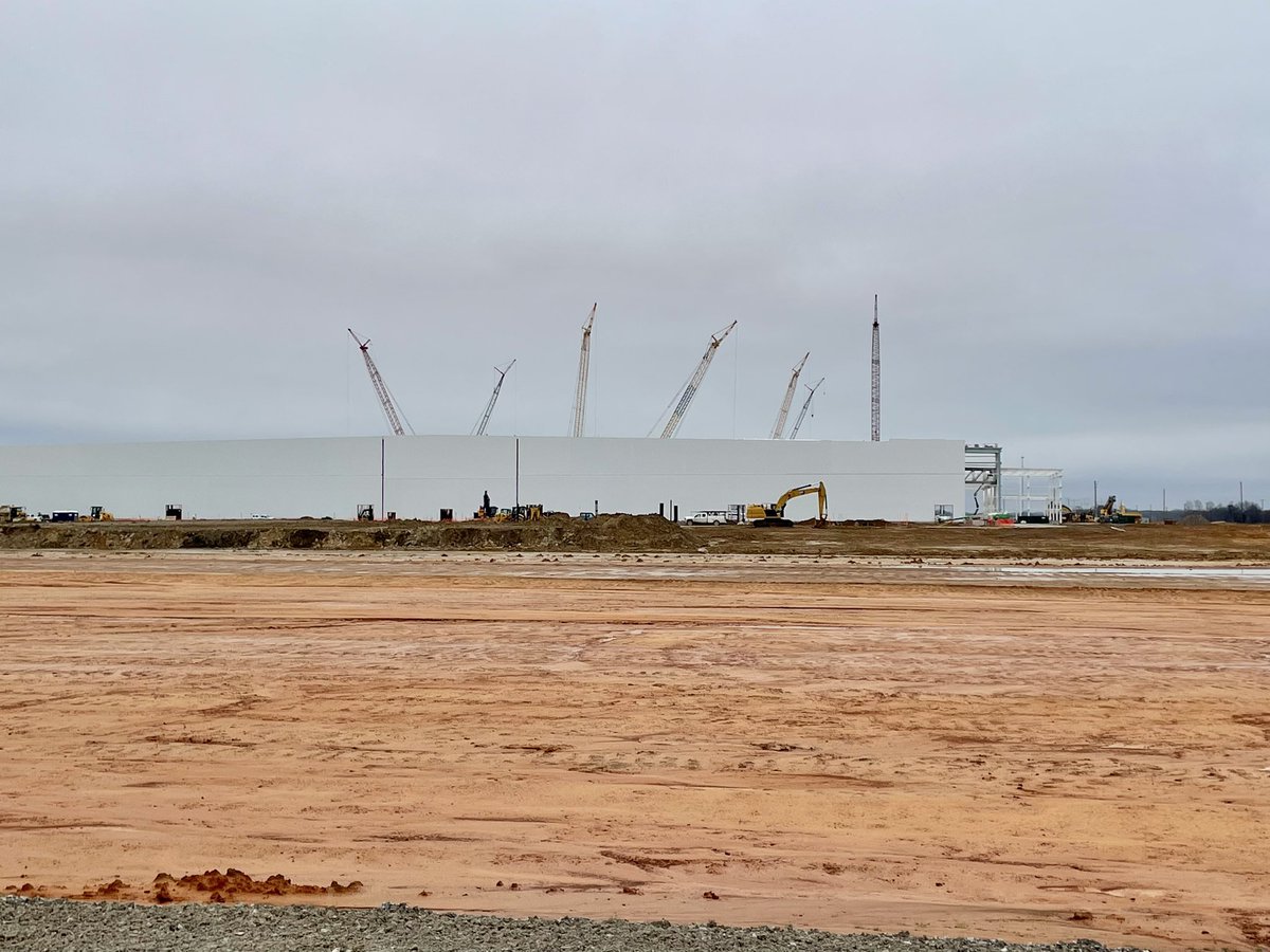 SKOnTennessee's tweet photo. Check out construction progress at @blueovalcity in Stanton, Tennessee! Crews have already moved enough soil to fill the Hoover Dam TWICE. Production is slated to begin in 2025 and create nearly 6,000 new jobs in Tennessee! #BlueOvalSK #BlueOval_TN https://t.co/Dw5VgIPf7h