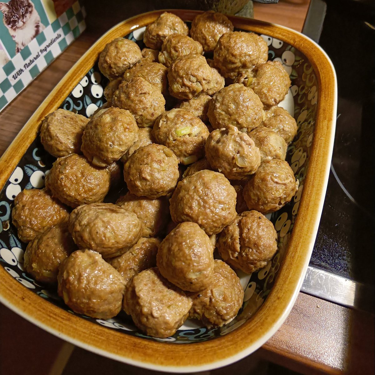 swetraditions's tweet photo. The meatballs is one of the important dishes at the swedish julbord. They have been a part of christmas in Sweden since 1970s.

For christmas it's important that they har homemade. https://t.co/5mHYF0xTb6