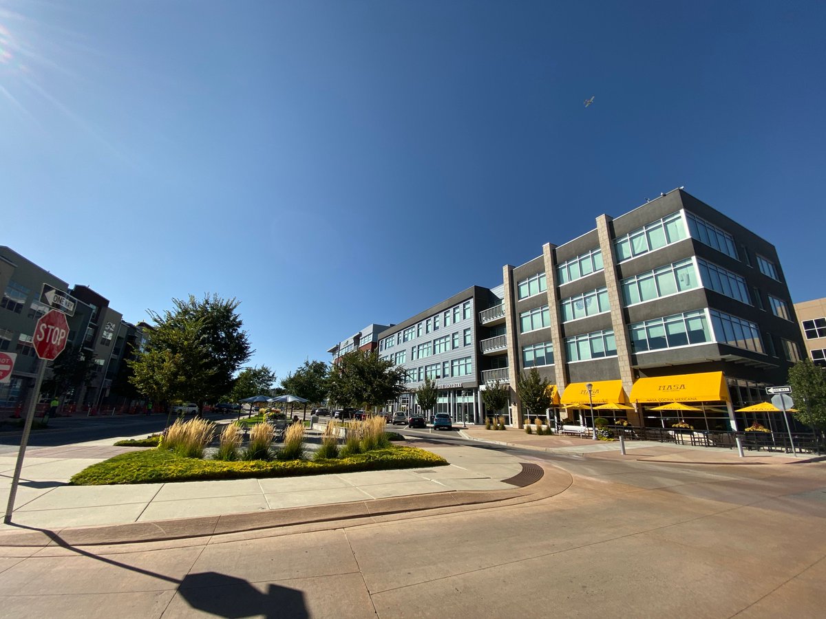 Looking for last-minute gifts or simply need some “you” time to decompress? Stop by ARISTA to peruse our walkable town center! 😍  aristabroomfield.com