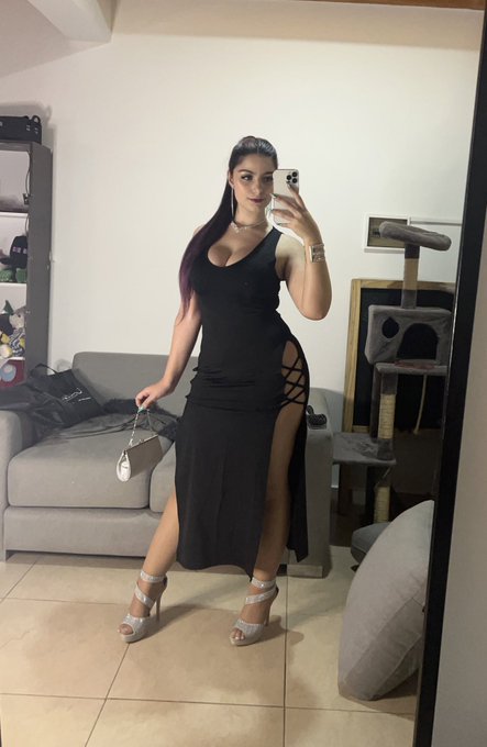 Llevo este outfit a los esland o me busco alguno mejor todavia? 🤔🤔 https://t.co/iXEb7SeQHU