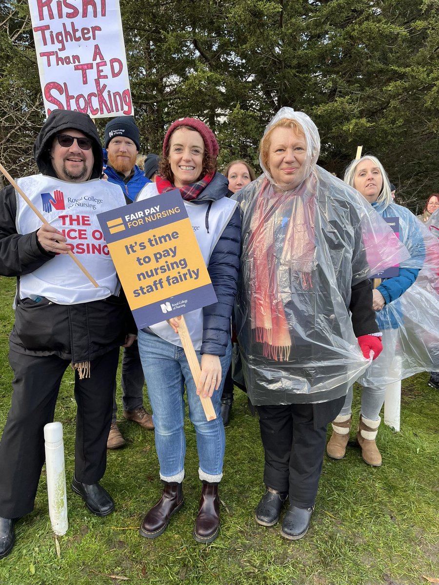 Great turnout at the YGC Picket Line today, including a visit from <a href="/helenwhyley/">helen whyley</a> #RCNWales, it  was wonderful to receive so much support from the public who understand that staffing = safety! #FairPayforNursing #NursesStrike #nonursesnonhs #SafeStaffingSavesLives