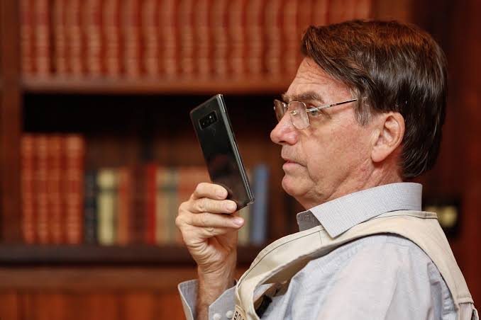 NP__Oficial's tweet photo. 🚨Grave:
Deputado André Janones denuncia que Bolsonaro está ligando para cada um dos deputados aliados e pedindo que vote contra a PEC do bolsa família. Quando é pra ferrar com os pobres a depressão vai embora rapidinho https://t.co/0koLd5YAj7