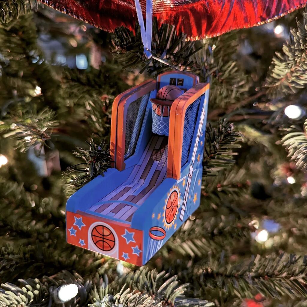 ArcadeCrusade's tweet photo. This was the closest to an arcade ornament they had this year 🏀
.
.
#arcade #basketball #buzzerbeater #retro #acoriginals #christmas #merrychristmas #happyholidays #ornaments #hallmark #2022 #christmaslights #christmastree #videogames #gamer #gamerli… https://t.co/XRUNEOQqx4 https://t.co/2wOMYfRSZ4