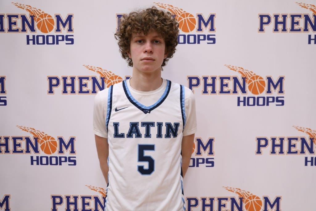 POBScout's tweet photo. How about 2025 James Jones @CLS_Hawks_Bball coming up big here in the fourth quarter. Hitting some big shots for his team as we have an absolute battle. #PhenomAnthonyMorrow #PhenomHoops https://t.co/y3qfeTBPIO