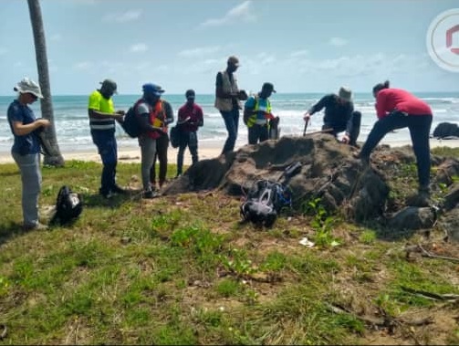 EarthScienceUG's tweet image. As Geologists, we find more excitement in practising the theory on the field. That's the most fulfilling part of what we do!

Here pictures from a field expedition aimed at understanding Pegmatites along Winneba, Mankoadze, Apam, Abandze coastal towns.