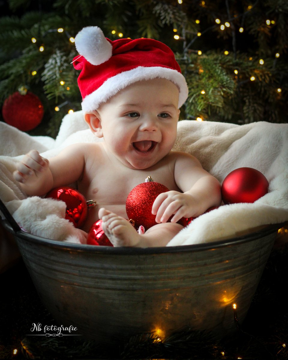 Nancybarbara41's tweet photo. Cutest little Santa ever ❤️🧑‍🎄🎄
#littlesanta #christmas2022 #Rotterdam #ChristmasCarol #photooftheday #photographylovers #PhotoChallenge2022December https://t.co/fUiyy7kTME