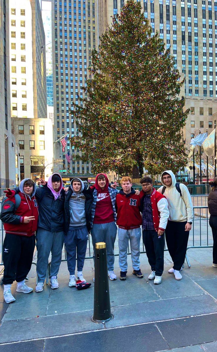 Another great day in NYC! Happy Holidays from the NYC classes❤️ #MineolaProud <a href="/mineolahs/">Mineola High School</a> <a href="/MineolaUFSD/">Mineola UFSD</a> <a href="/MineolaHS2023/">Class of 2023</a>