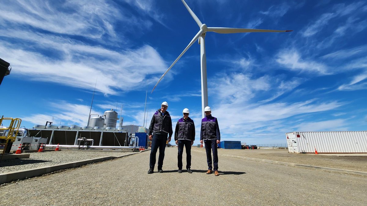 PastorinoJavier's tweet photo. La innovadora planta Haru Oni de HIF en Magallanes ha comenzado hoy a producir combustible sintético. Estamos orgullosos de ser protagonistas de este proyecto, y confiamos en que sea un primer paso para posicionar a toda la región como hub exportador de hidrógeno y sus derivados. https://t.co/h3e2PL7xyM
