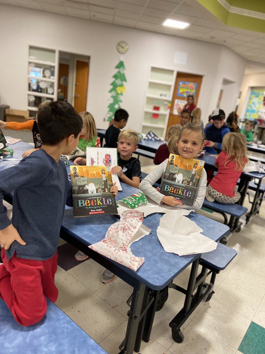 PolkQuailRun's tweet photo. Our SITE Council worked together to provide books for all of our K-2 S’s over break. The unwrapping was the best part! #commUNITY @usd497 https://t.co/zomW0yyWBK