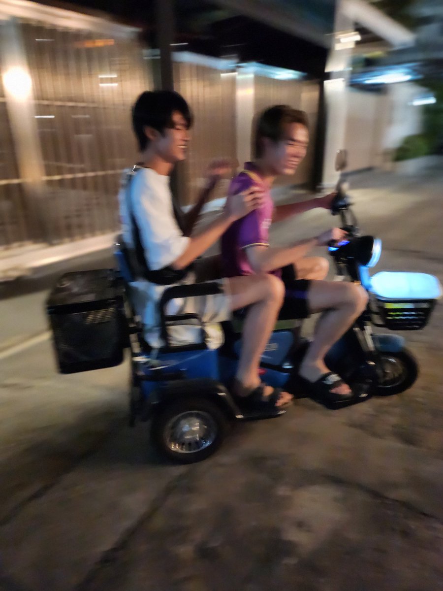 ZeeNuNew504322's tweet photo. ฟ้าหลังฝนสวยงามเสมอ ไม่ขอโฟกัสอะไรอีกแล้ว ขอโฟกัสแค่ #มีนปิง ก็พอ รักพวกแกทั้งใจเลยนะรู้ป้าว ต่อจากนี้จะทำใจให้เข้มแข็ง ไม่จะเจออะไรจะไม่ขอปล่อยมือไปไหน ❤🥰✌
@nichameen8 🌙
@PKrittanun  🐣
#Area https://t.co/rvh9kSabgg