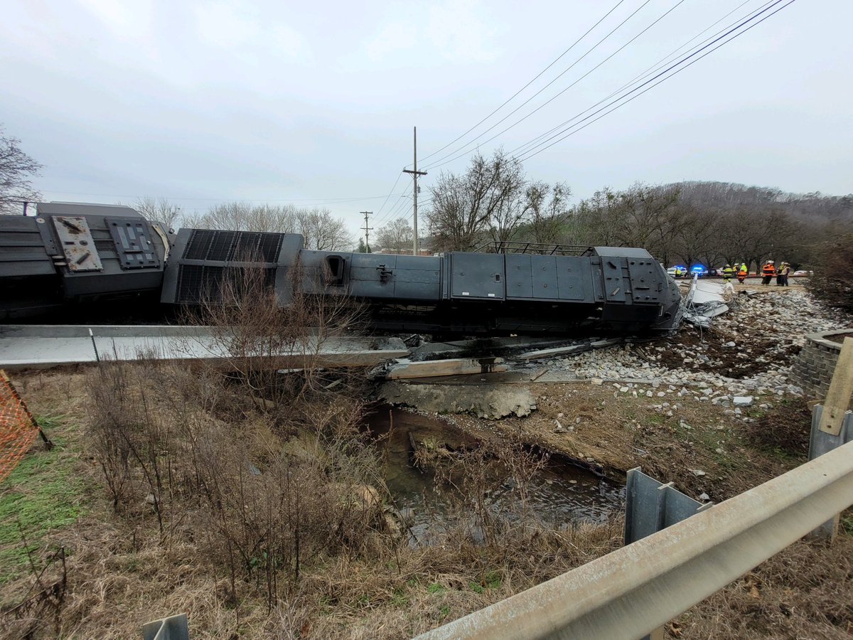 ChattFireDept's tweet photo. Chattanooga Fire is assisting with a train derailment in Collegedale. It happened Tues afternoon (12/20/22) at Apison Pike & University Dr. Chattanooga companies on scene: Battalion Chief for District 1, Battalion Chief for District 2, Special Operations Division, CFD Hazmat Team https://t.co/yFWcgbwbBX
