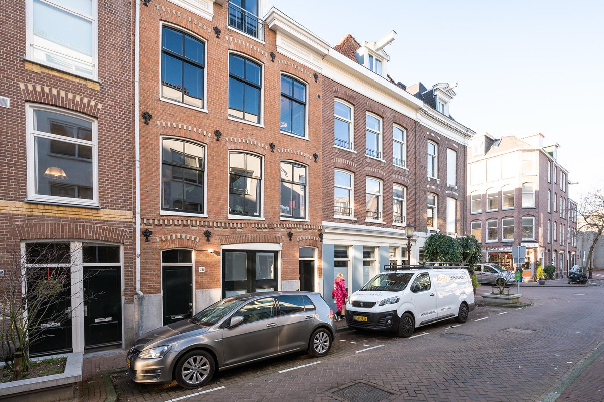 020makelaars's tweet photo. Begane grond woning van 60m2 mét tuin in één van de leukste straten in Amsterdam Oud-West. Dit goed ingedeelde 3-kamer appartement is bijzonder sfeervol, gerenoveerd en in uitstekende staat. 

https://t.co/WCwpbGm4ee

#020Makelaars #NIEUW #Amsterdam https://t.co/K9zrsfWCt2