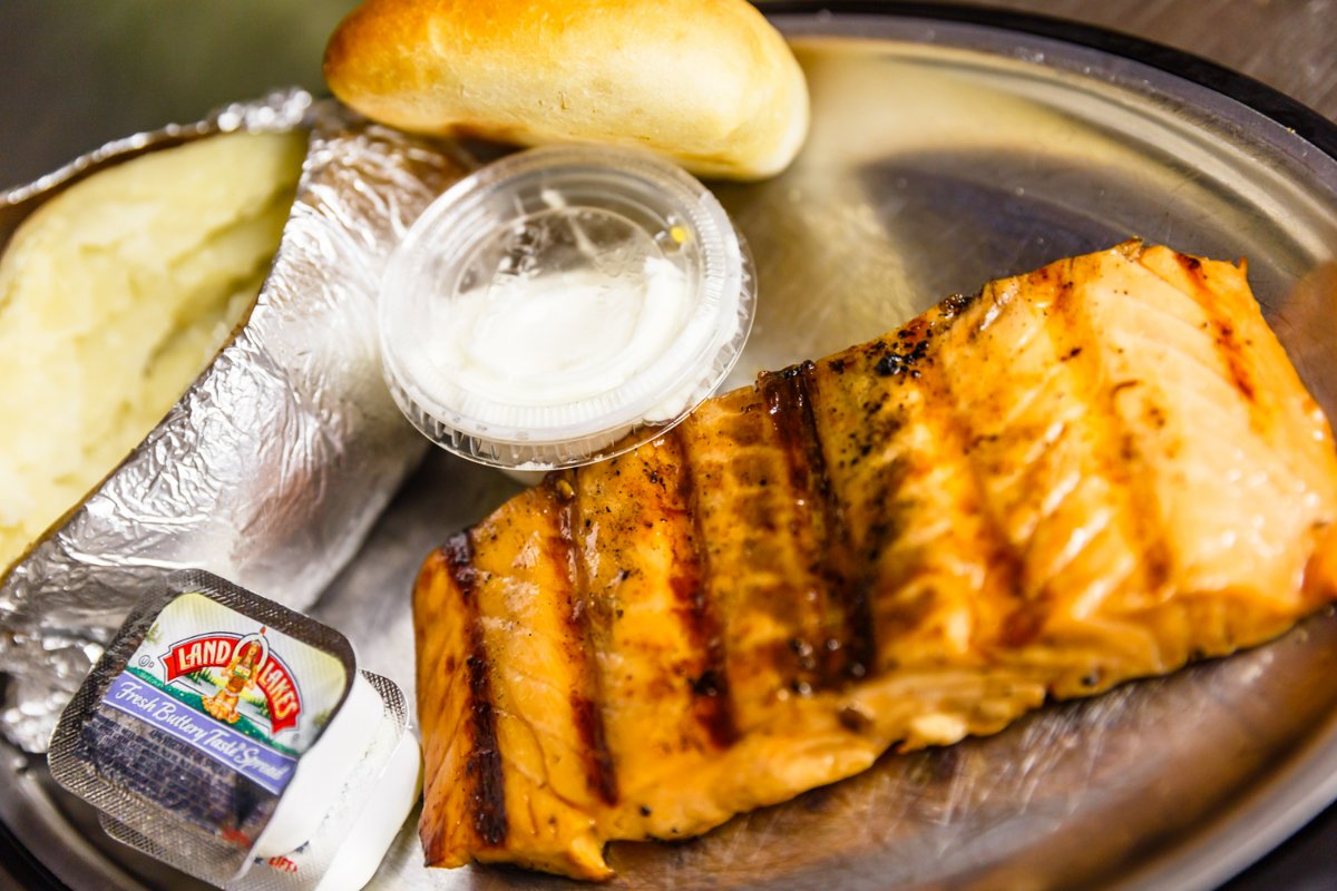MarcysLeopold's tweet photo. Cold weather calls for a hot and hearty meal. Our grilled salmon is the perfect way to warm up! https://t.co/CCfctDEG2U