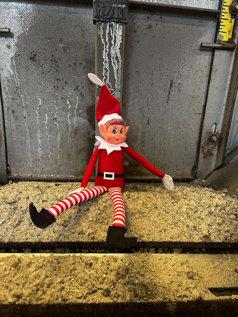 CityofRaytown's tweet photo. Local weather is forecasting a big storm is coming. Hermey is helping the crews inspect the plows and load the salt in prep for the winter storm.

Thanks, Hermey!

Hermey says,  "Stay Safe, Everybody!"

#niceelf
#Raytown https://t.co/OAszwjDfxB